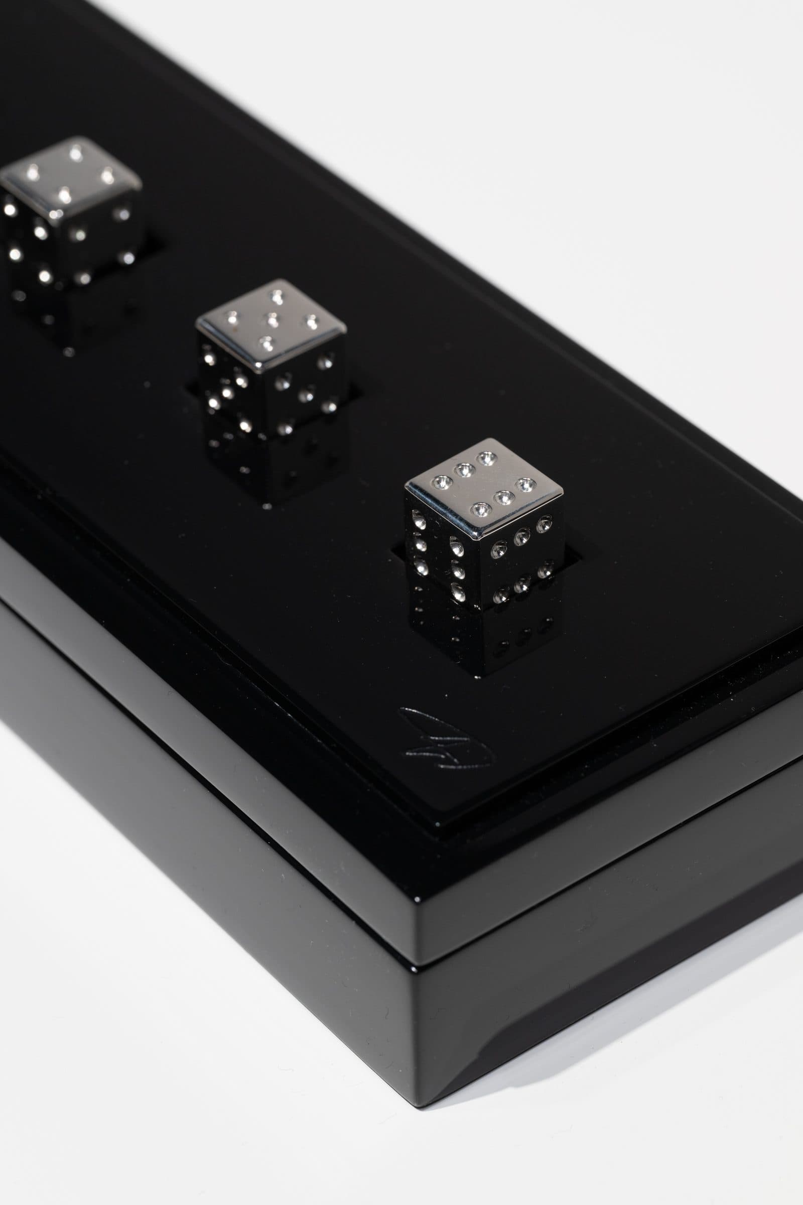 Hanoia lacquer holder